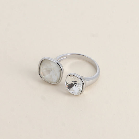 Bague ouverte- Ornée de cristaux de Swarovski® 10 mm et 8 mm - Hauteur de la bague: 2 mm - Linen ignite