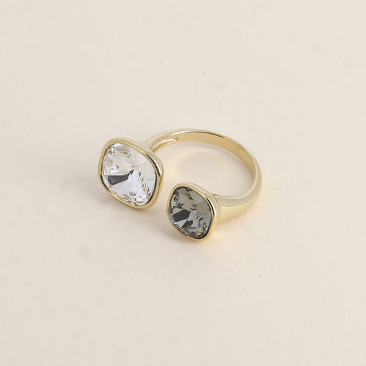 Bague ouverte- Ornée de cristaux de Swarovski® 10 mm et 8 mm - Hauteur de la bague: 2 mm - Cristal