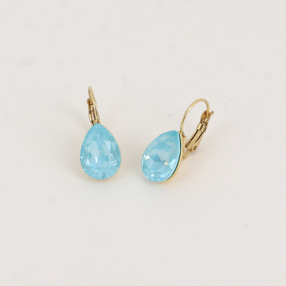 Boucles dormeuses ornées de cristaux de Swarovski® - Dimensions de la boucle : 10 x 23mm - Dimensions du cristal : 10 x 13mm - Paradise bleu lux