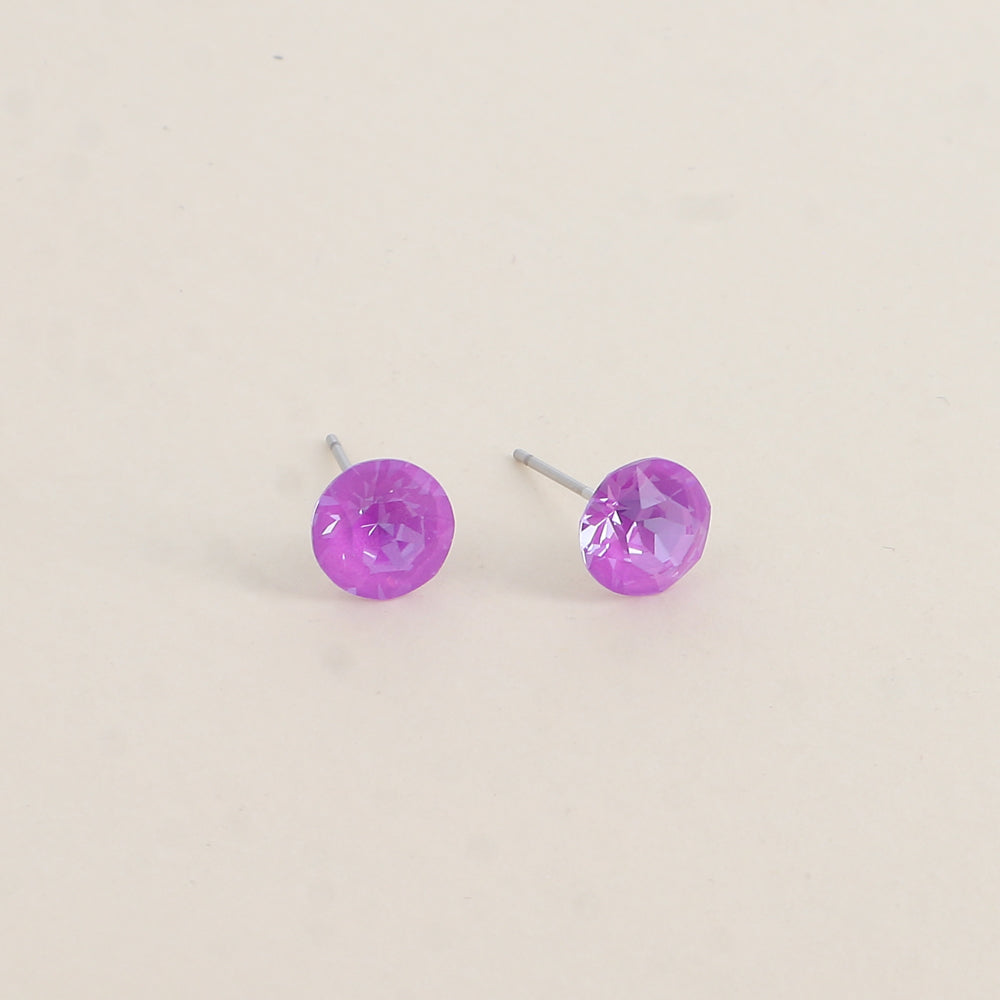 Boucles puces argentées – Ornées de cristaux de Swarovski® SS39 - Dimensions de la boucle : 8x8 mm - Électric violet