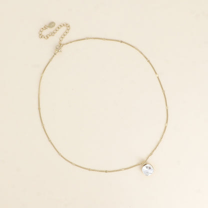 Collier orné de cristaux de Swarovski®. - Longueur de chaîne : 38+7 cm - Dimensions du cristal : 10 x 10 mm - Crystal