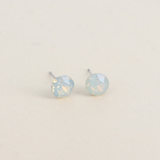 Boucles puces argentées – Ornées de cristaux de Swarovski® SS39 - Dimensions de la boucle : 8x8 mm - White opal