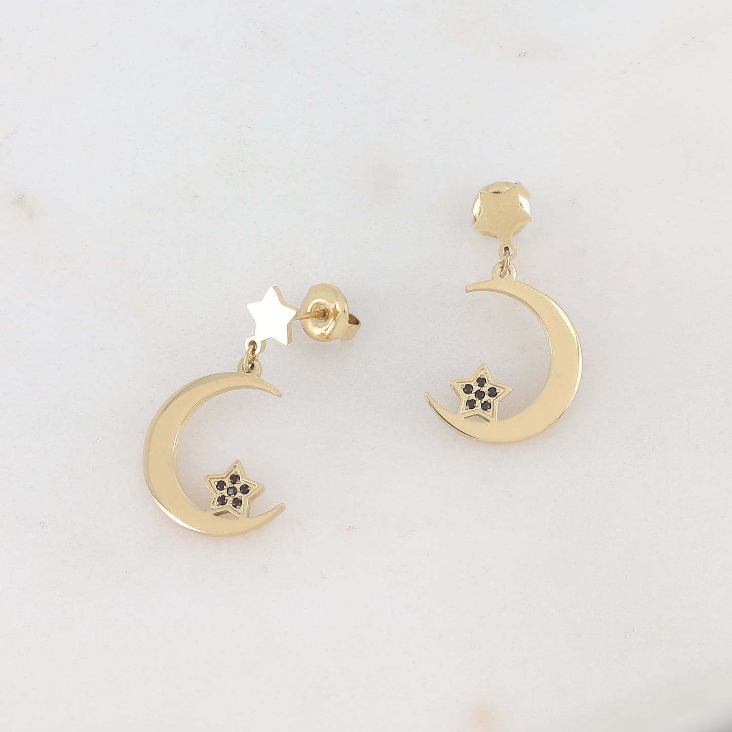 Boucle à puce étoile avec lune strass noir

LE13390540

5,40 €