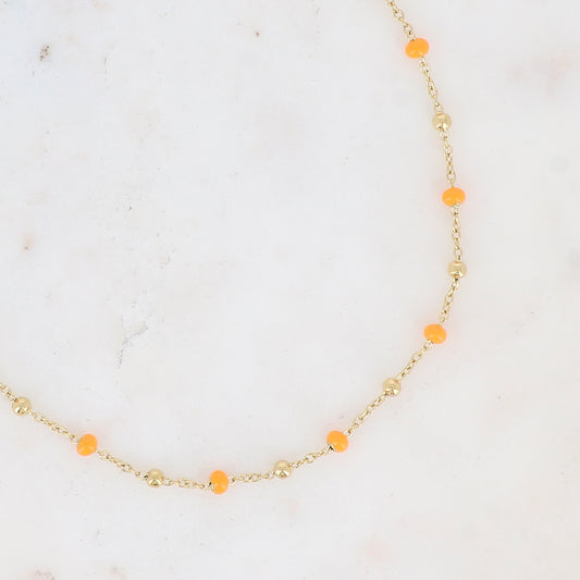 Collier doré embelli de petites boules en émail  40+5 cm
