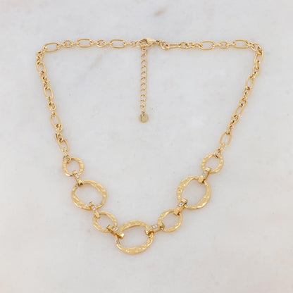 Collier en maille doré embelli de multi-anneaux et de strass blancs 40+5 cm