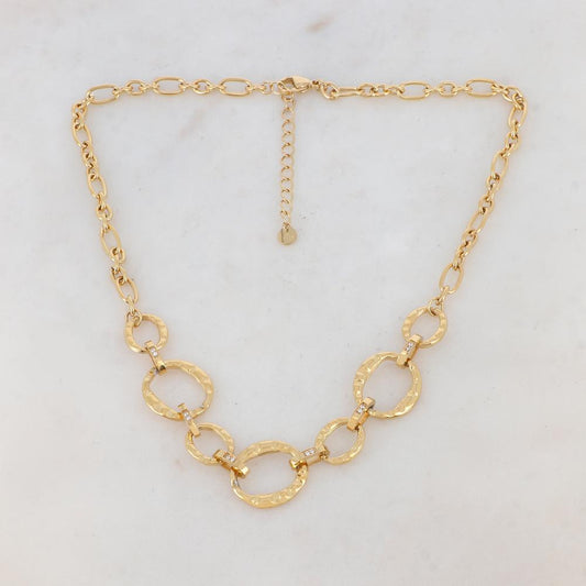 Collier en maille doré embelli de multi-anneaux et de strass blancs 40+5 cm
