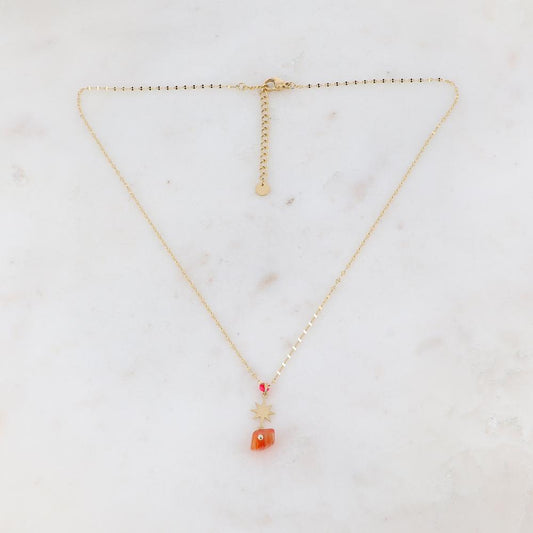 Collier doré composé d'une étoile, d'une petite rondelle rose et d'une pierre cornaline 40+5 cm