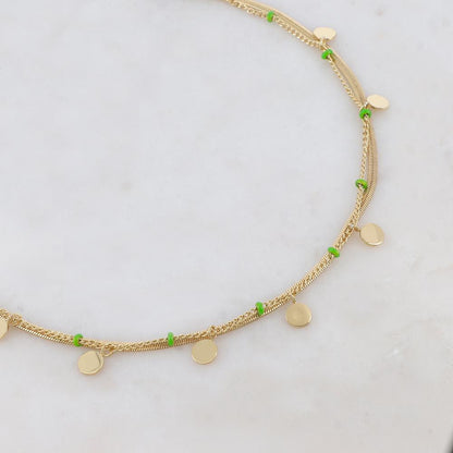 Collier 2 rangs doré avec maille miroir composé de pampilles rondes lisse et de petites rondelles émaillées vertes 38/40+5 cm