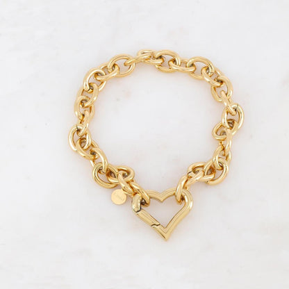 Bracelet en maille avec un pendentif coeur