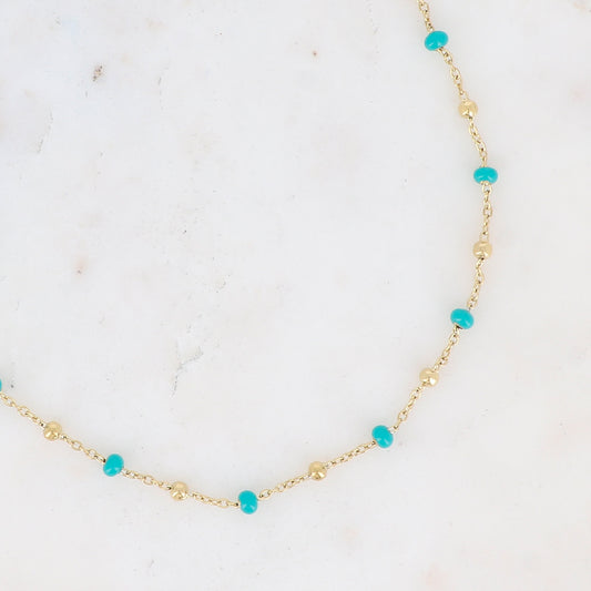 Collier doré embelli de petites boules en émail turquoise 40+5 cm
