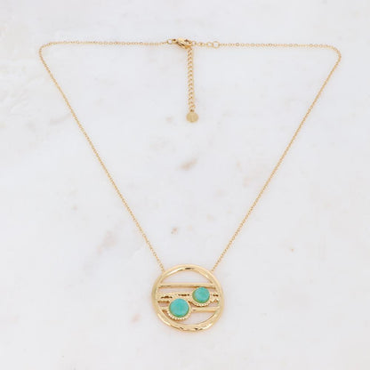 Collier doré avec un pendentif rond ajouré et serti de deux pierres en amazonite 38+5 cm