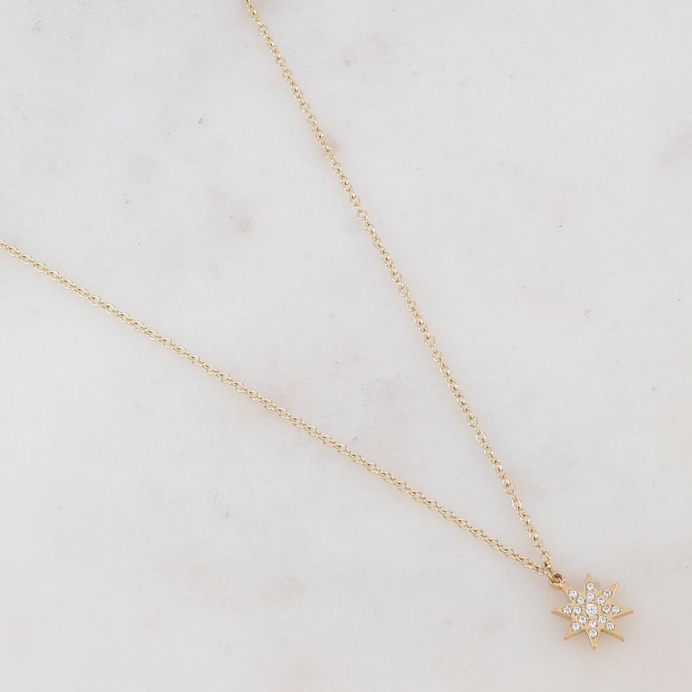 Collier doré avec un pendentif étoile embelli de strass blancs 41+5 cm