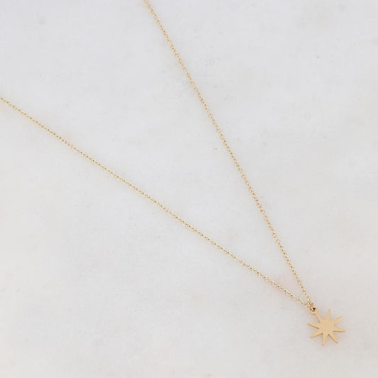 Collier doré composé d'un pendentif étoile 40+5 cm