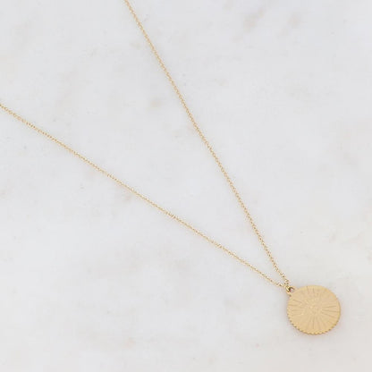 Collier doré composé d'un pendentif rond avec un motif oeil bienveillant 40+5 cm