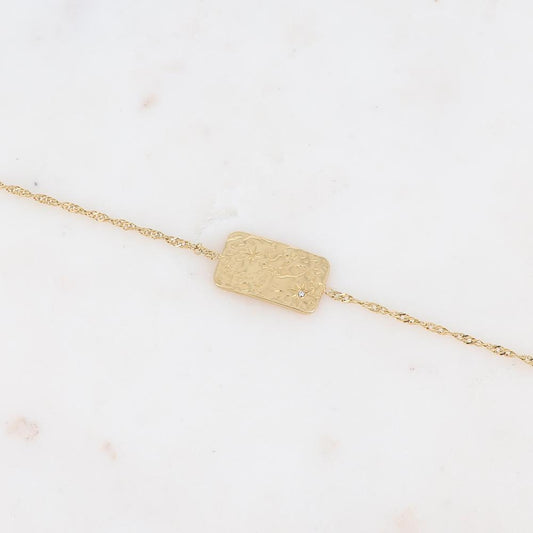 Bracelet avec pièce géométrique martelée, étoiles gravées et strass