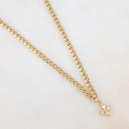 Collier en maille avec pendentif nacré