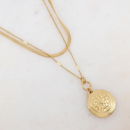 Collier 2 rangs avec maille, pièce ronde martelée (4048+7CM)