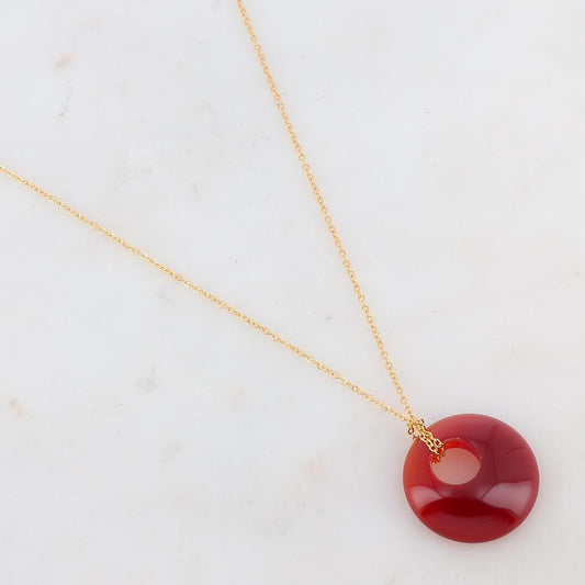 Collier doré avec un pendentif en pierre cornaline 47+5 cm