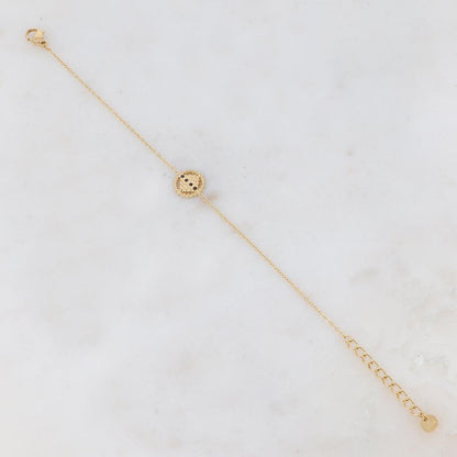 Bracelet avec pendentif rond ajouré de façon géométrique, 4 strass