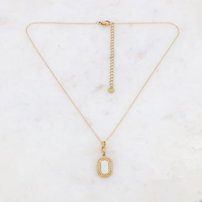 Collier avec un pendentif rectangulaire orné d'une nacre blanche 39+7 cm