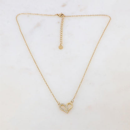 Colllier avec pendentif coeur et strass

IKS0186N0680X(40+5CM)

6,80 €