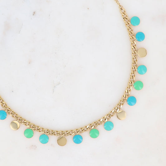 Collier en maille gourmette doré embelli de pampilles rondes émaillées turquoises et vertes  40+5 cm