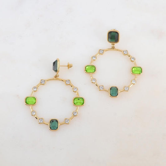 B.O à puce pendantes avec anneau, pièces géométriques serties de strass et de pâtes de verres 4,9 x 6,3 cm