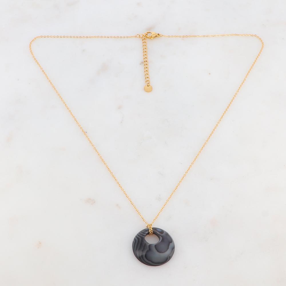 Collier doré avec un pendentif en pierre agate noire 47+5 cm
