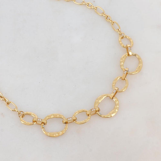Collier en maille doré embelli de multi-anneaux et de strass blancs 40+5 cm