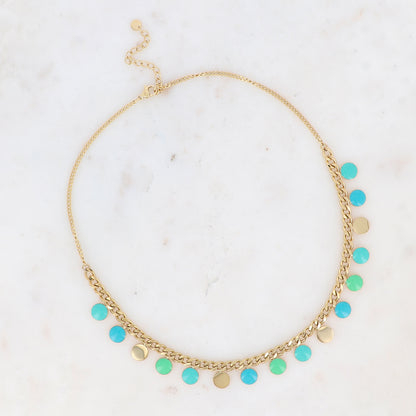 Collier en maille gourmette doré embelli de pampilles rondes émaillées turquoises et vertes  40+5 cm