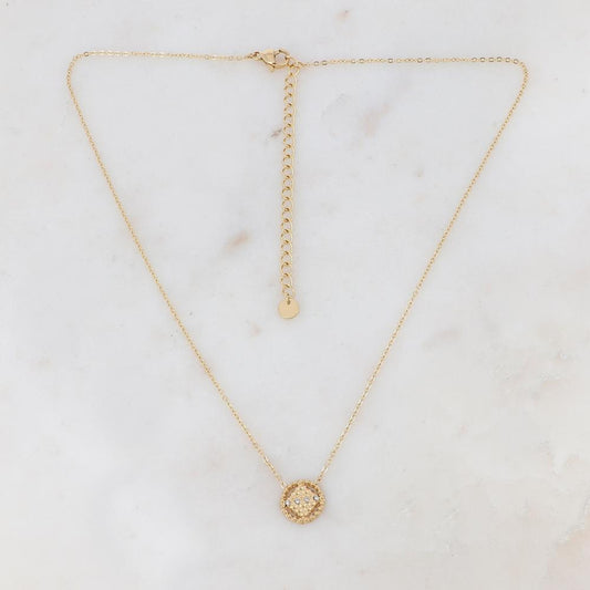 Collier doré avec un pendentif rond ajouré de façon géométrique et orné de 4 strass blancs 38+7 cm