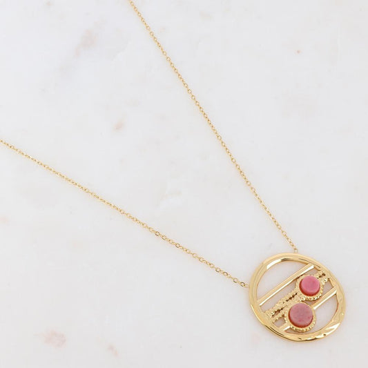 Collier doré avec un pendentif rond ajouré et serti de deux pierres en rhodonite 38+5 cm