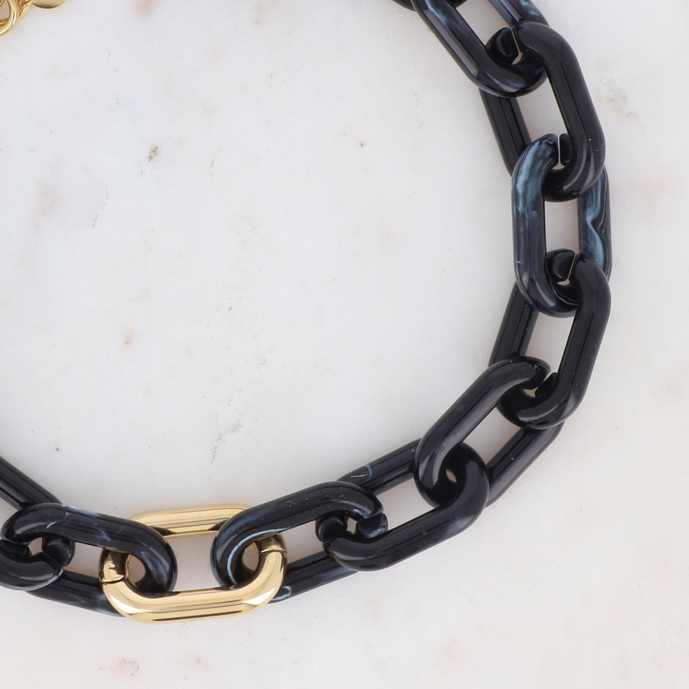 Collier avec mousqueton et résine ovale noire 46+5 cm