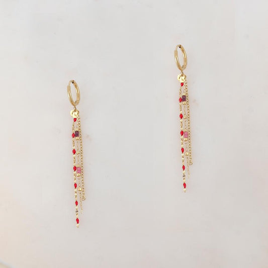 Créoles pendantes avec 3 chaines, pampille ronde, petites rondelles et pièces émaillées 1,2 x 6,8 CM.