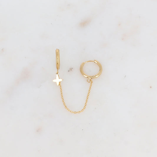 Mono créole avec chaîne et étoile Longueur chaîne : 5,5 cm. Diamètre créoles: 1,2 cm