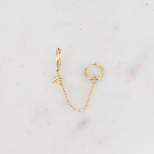 Mono créole avec chaîne, pampille étoile de mer Longueur chaîne : 5,5 cm. Diamètre créoles: 1,2 cm