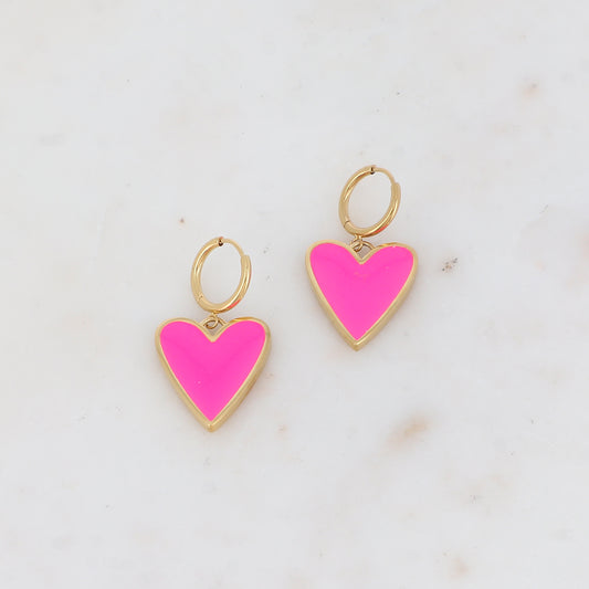 Créoles avec pendentif forme cœur émaillé 1,8 x 3,3 cm.
