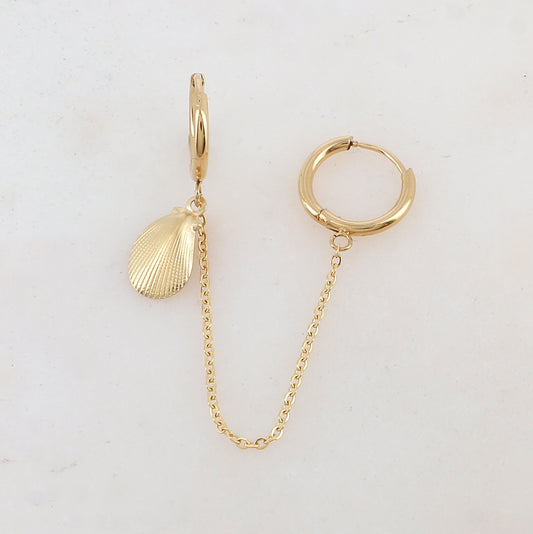 Mono créole avec chaîne, pampille coquillage Longueur chaîne : 5 cm. Diamètre créoles: 1,2 cm