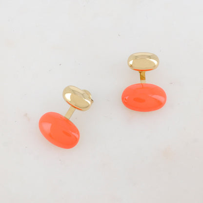B.O à puce en forme géométrique avec émail, tige 1,7 x 2,5 cm.
