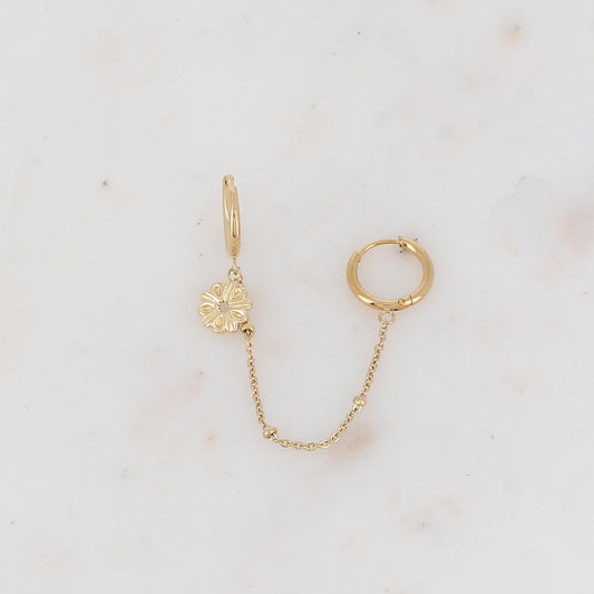 Mono créole avec chaîne, pampille fleur ajourée Longueur chaîne : 5,5 cm. Diamètre créoles: 1,2 cm