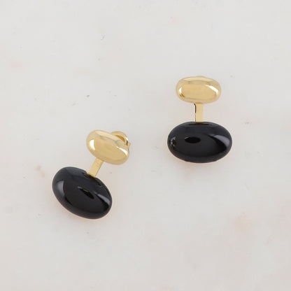 B.O à puce en forme géométrique avec émail, tige 1,7 x 2,5 cm.