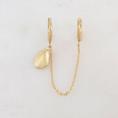Mono créole avec chaîne, pampille coquillage Longueur chaîne : 5 cm. Diamètre créoles: 1,2 cm