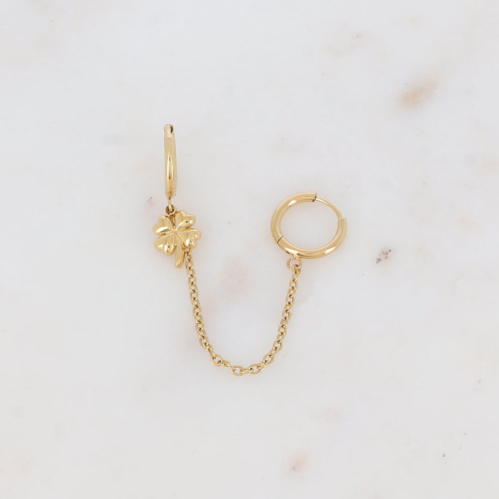 Mono créole avec chaîne, pampille forme trèfle Longueur chaîne : 5,5 cm. Diamètre créoles: 1,2 cm