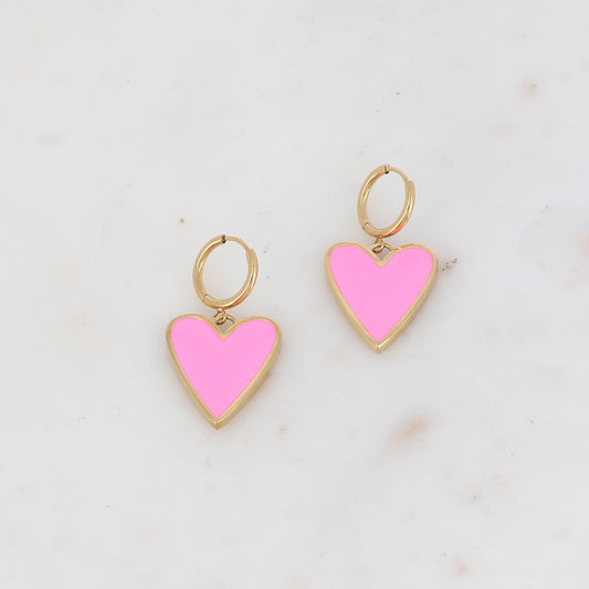 Créoles avec pendentif forme cœur émaillé 1,8 x 3,3 cm.