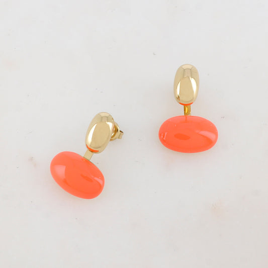 B.O à puce en forme géométrique avec émail, tige 1,7 x 2,5 cm.