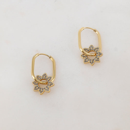 B.O pendantes fleurs, strass 1,6 x 3 cm.