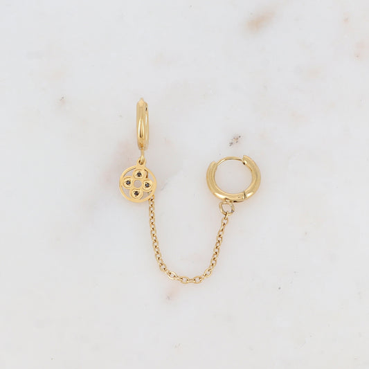 Mono créole avec chaîne, pampille ajourée et strass Longueur chaîne : 5 cm. Diamètre créoles: 1,2 cm