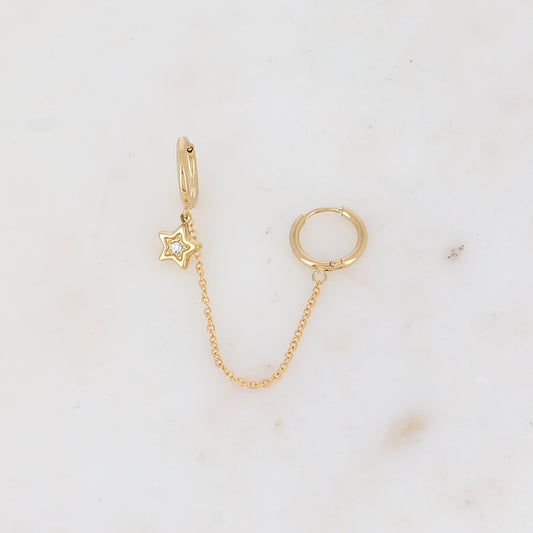Mono créole avec chaîne, pampille étoile strassé Longueur chaîne : 5,5 cm. Diamètre créoles: 1,2 cm
