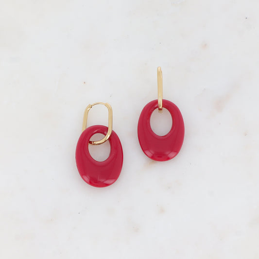Créoles avec pièce ovale ajourée en résine 2,3 x 4,9 cm.