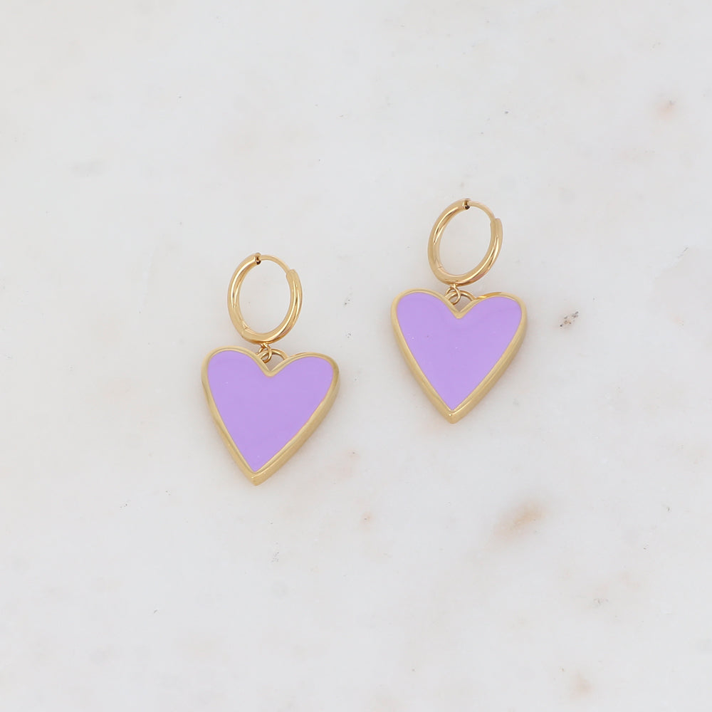 Créoles avec pendentif forme cœur émaillé 1,8 x 3,3 cm.